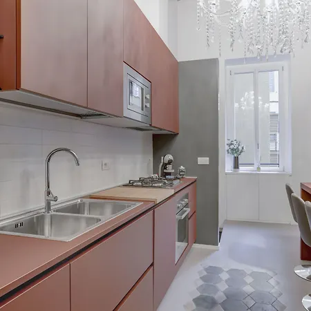 Colosseo Laterano 85 - And Rome