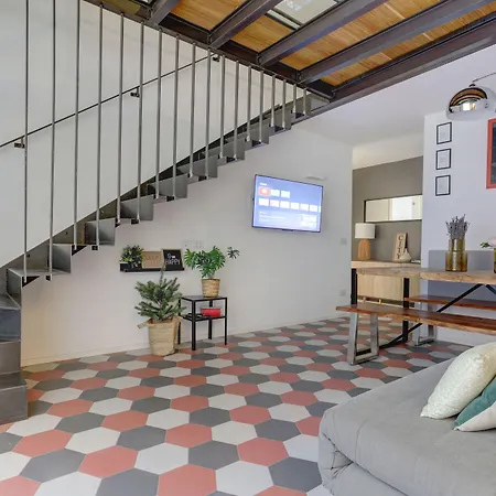 Colosseo Laterano 85 - And Rome