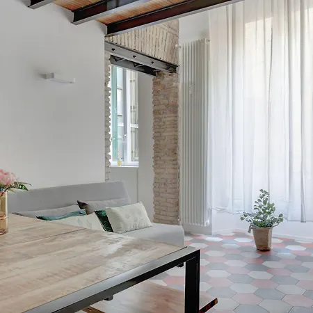 Colosseo Laterano 85 - And Rome