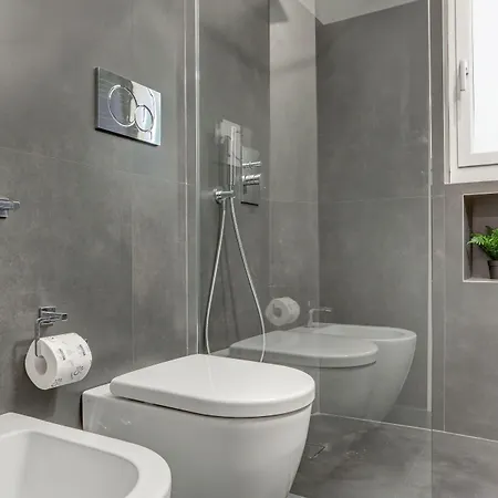 Colosseo Laterano 85 - And Rome